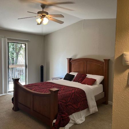 Lovely 1-Bedroom Townhome With Nice Amenities Houston Exterior photo