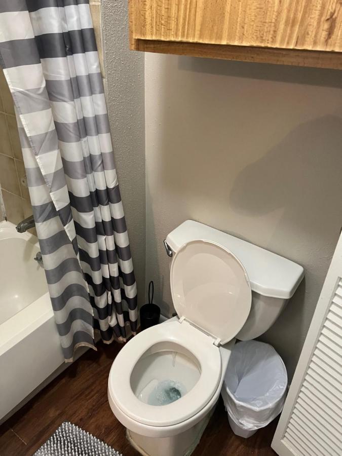 Lovely 1-Bedroom Townhome With Nice Amenities Houston Exterior photo