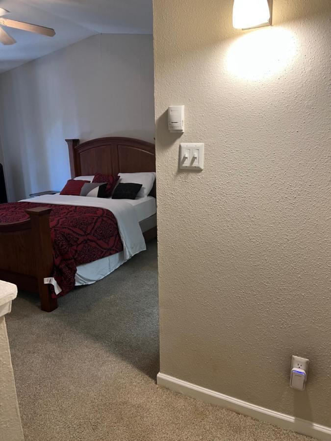 Lovely 1-Bedroom Townhome With Nice Amenities Houston Exterior photo